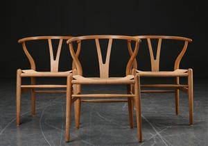 Hans J. Wegner. Tre Y-stole af egetræ, model CH-24 3