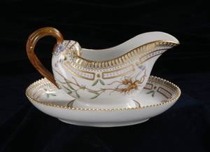 Flora Danica Saucekande af porcelæn. Kgl.P. II sort.