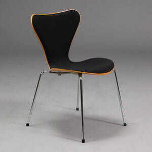 Arne Jacobsen. 7er stol, model 3107