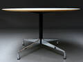 Charles Eames. Rundt spisebord  Segmented Table 