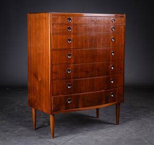 Dansk møbeproducent omkr. 1960. Kommode, nød
