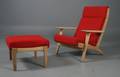 Hans J. Wegner 1914-2007 Højrygget lænestol med skammel, GE-290 2