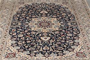 Persisk Nain. Hånknyttet tæppe, 396x294 cm.