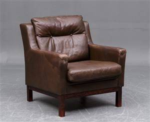 Lænestol betrukket med skind