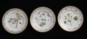 Flora Danica Tre middagstallerkner. Kgl.P. 3