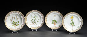 Kgl. Porcelæn, Flora Danica. Fire små tallerkner 4  Denne auktion er annulleret2007725