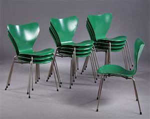 Arne Jacobsen. Sæt på tolv stole model 3107, Syveren. 12