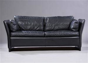 Dansk møbelproducent. To-pers sofa, læder