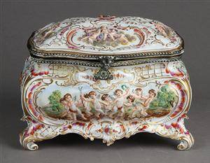 Skrin af porcelæn i rokokostil, antagelig start 1900-tallet