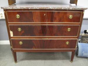 Byrå, med stenskiva