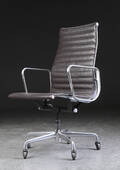 Charles Eames. Kontorstol, Aluminium Group, læder