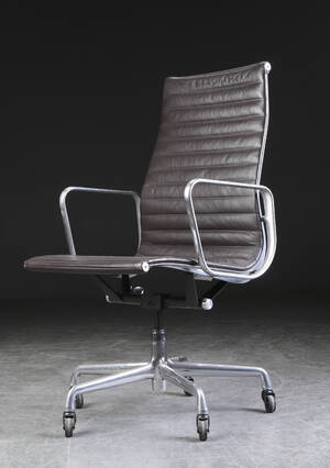 Charles Eames. Kontorstol, Aluminium Group, læder