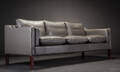 Dansk møbelproducent. Tre- pers. sofa betrukket med gråt læder