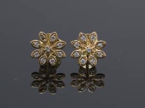 Par ørestikker af 8 kt. guld, blomster med cubic zirkonia