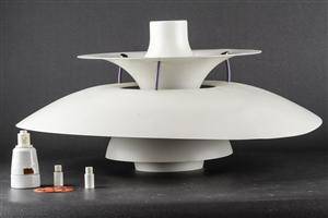 Poul Henningsen. PH5 pendel af hvidlakeret aluminium