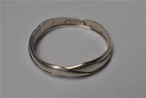 Georg Jensen. Armring af sterlingsølv, dessin 331