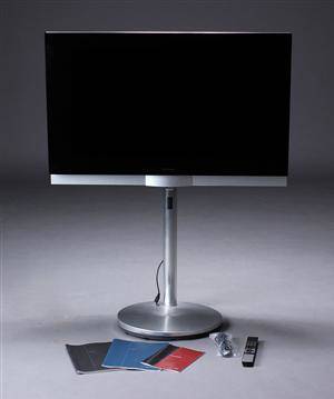 Bang  Olufsen. Beovision 7-32 tv med drejesokel og beo4 fjernbetjening 