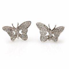 Et par diamantørestikker af 18 kt. hvidguld i form af sommerfugl prydet med talrige brillantslebne diamanter. Ca. 11 x 17 mm. 2