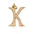 Diamantvedhæng af 18 kt. guld i form af K prydet med talrige brillantslebne diamanter. Ca. 1,5 x 2 cm. Ca. 2010.
