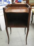 Nattygsbord, Mahogny