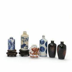 Samling snusflasker af porcelæn. 18.-19. årh. H. 4,5-8 cm.6