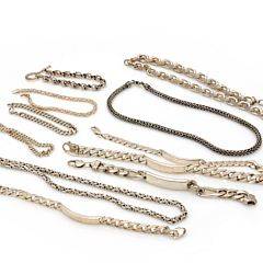 Smykkesamling af sterlingsølv bestående af armbånd og halskæder. Samlet vægt ca. 520 gr. Ca. 19-47 cm. 12