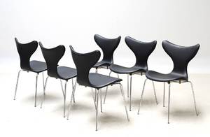 Arne Jacobsen 1901 - 1971. Sæt på seks stole Mågen model 3108, sort Savanne læder 6