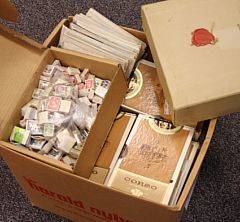 Kasse. Med bl.a. dansk kilovare, mange danske bundter samt diverse andet.