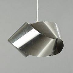 Ubekendt designer Pendel med skærm af svungen flettet stål. Antagelig udført hos Fog  Mørup. Diam. 40.