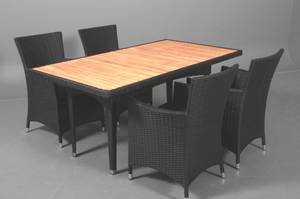 Havemøbelsæt bestående af bord samt fire armstole. 5