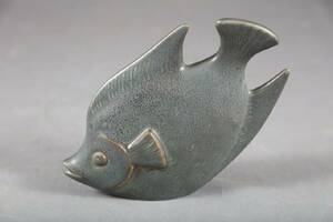 GUNNAR NYLUND 1904-1997, FISK, RÖRSTRAND, SIGNERAD, GLASERAT STENGODS, HÖJD 14, LÄNGD CA 17 CM