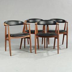 Dansk møbeldesign Et sæt på fire armstole af teak, sæde og ryg med sort skai. Udført hos FSS. 4