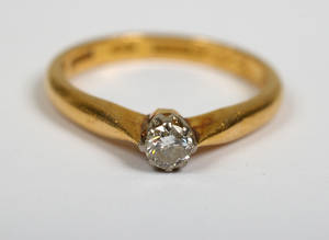 Vintage solitairering med diamant på ca. 0,15 ct