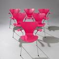 Arne Jacobsen Syveren. Et sæt på seks armstole med stel af forkromet stål. Sæde, ryg og armlæn af formbøjet pinklakeret træ. 6