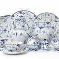 Musselmalet serivce af porcelæn, dekoreret i underglasur blå. Royal Copenhagen. 81
