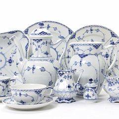 Musselmalet serivce af porcelæn, dekoreret i underglasur blå. Royal Copenhagen. 81