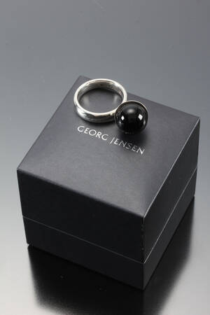 Georg Jensen. Sphere ring med sort agat, dessin 483A
