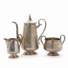 Kaffeservice af sølv. P. Hertz, København 1889. Vægt 772 gr. H. 11,5-24 cm. 3