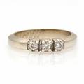 Diamantring af 14 kt. hvidguld prydet med brilliantslebne diamanter på i alt ca. 0.20 ct. Str. 51.