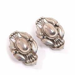 Georg Jensen Et par øreclips af sterlingsølv. L. ca. 2 cm. Årssmykket 2000. 2