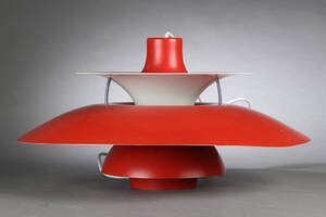 Poul Henningsen. PH5 pendel, rød