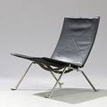 Poul Kjærholm PK-22. Hvilestol med stel af stål, sæde og ryg af sort skind. Udført og mærket hos Fritz Hansen, 2006.
