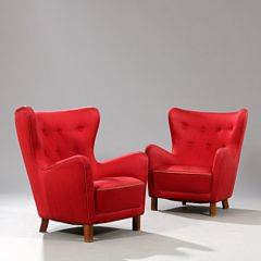 Fritz Hansen Et par lænestole med ben af bøg. Sæde, sider og dybthæftet ryg betrukket med rød uld. Udført hos Fritz Hansen. 2