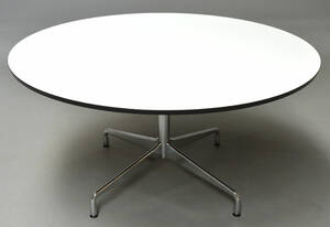 Charles Eames. Rundt spisebord  Segmented Table  