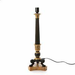 Charles X form lampe af forgyldt og patinereret bronze. 19. årh. H. 65 cm.