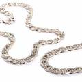 Panserhalskæde og -armbånd af sterlingsølv. Vægt ca. 102 gr. L. ca. 50 og 21,5 cm. B. ca. 9 mm. 2