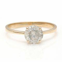 Diamantring af 14 kt. guld prydet med brillantslebet diamant på ca. 0.98 ct. Str. 51.