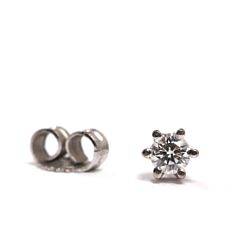 Toftegaard Enkelt diamantørestik af 14 kt. hvidguld, prydet med brillantslebet diamant på ca. 0,13 ct. 2006.