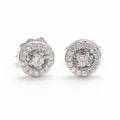 Et par diamantørestikker af 14 kt. hvidguld hver prydet med talrige brillantslebne diamanter. Ca. 2012. 2