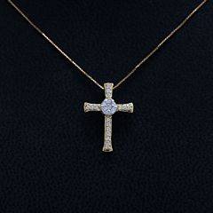 Kæde af 18 kt. guld med vedhæng af 14 kt. guld i form af kors prydet med talrige brillantslebne diamanter. L. kæde ca. 46 cm. Ca. 2011.